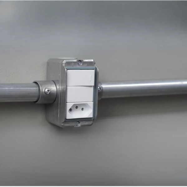 15373858331-tampa-para-condulete-12-e-34-sem-pintura-3-postos-tramontina-em-jundiai-itupeva-louveira-varzea.png Tampa para Condulete 1/2